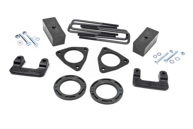 Rough Country 2.5 Inch Leveling Kit | Stamped Steel | Chevy/GMC Sierra 1500 (16-18)/Silverado 1500 (07-18)
