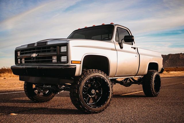 Rough Country 6 Inch Lift Kit | 52" RR Springs | Chevy/GMC C10/K10 Truck & SUV/K5 Blazer (77-91)