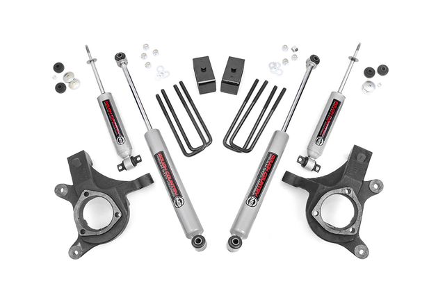 Rough Country 3 Inch Lift Kit | Chevy Silverado & GMC Sierra 1500 2WD (1999-2006 & Classic)