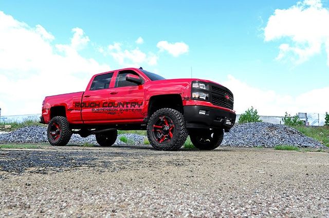 Rough Country 7 Inch Lift Kit | Bracket | N3 Struts | Chevy/GMC 1500 (14-16)