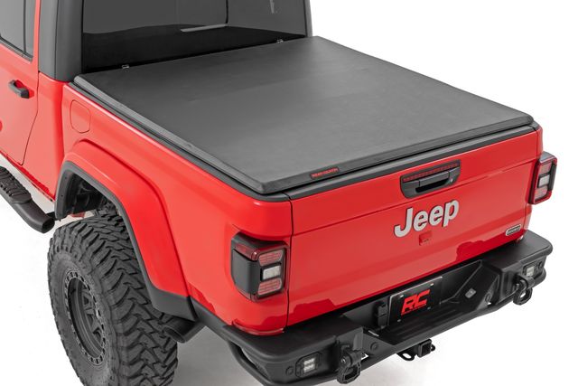 Rough Country Soft Tri-Fold Bed Cover | 5' Bed | Jeep Gladiator JT 4WD (2020-2026)