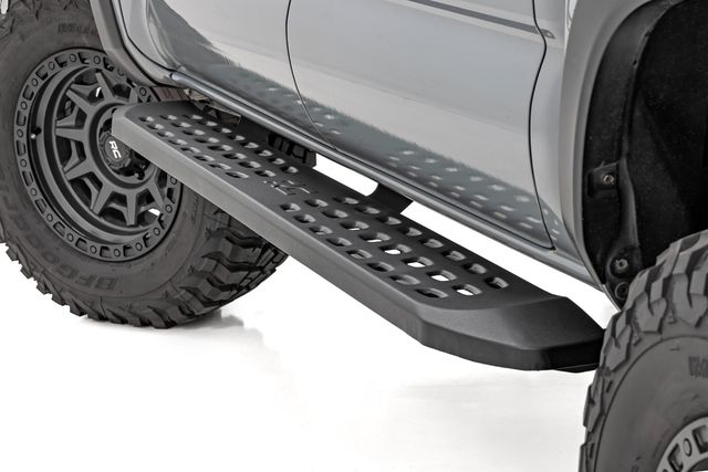 Rough Country RPT2 Running Board | Double Cab | Black | Toyota Tacoma 2WD/4WD (2016-2023)