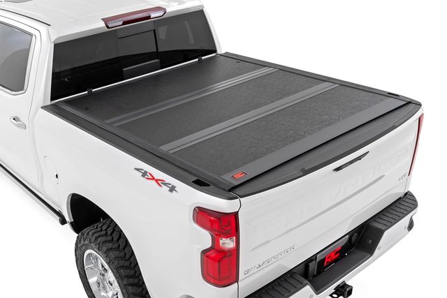 Rough Country Hard Low Profile Bed Cover | 5'10" Bed | Chevy/GMC Sierra 1500 (19-26)/Silverado 1500 (19-26)