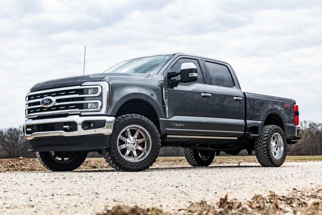 Rough Country 2 Inch Leveling Kit | Track Bar Bracket | Ford F-250/F-350 Super Duty (17-26)
