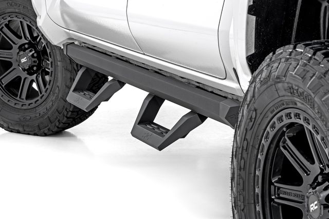Rough Country SRX2 Adjustable Aluminum Steps | Double Cab | Toyota Tacoma 2WD/4WD (24-26)