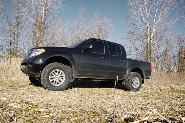 Rough Country 2.5 Inch Leveling Kit | Nissan Frontier (05-26)/Xterra (05-15)