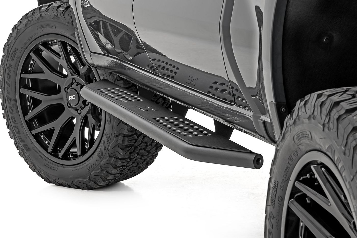 Rough Country OV2 Running Boards | Side Step Bars | Crew Cab | Chevy/GMC 1500/2500HD (19-26)