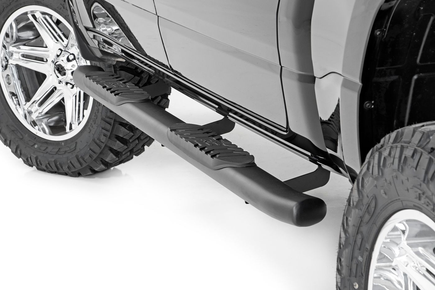 Rough Country Oval Nerf Step | Crew Cab | Black | Ram 1500 (19-26)/1500 TRX (21-24)