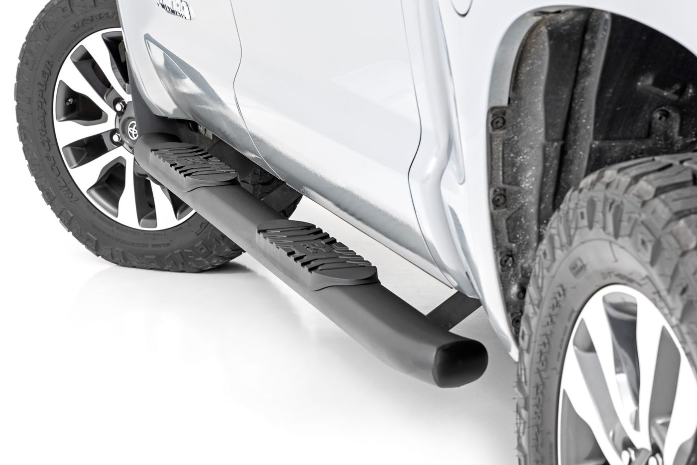 Rough Country Oval Nerf Step | Crew Cab | Black | Toyota Tundra 2WD/4WD (2007-2021)