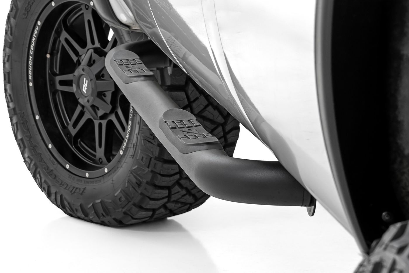 Rough Country Nerf Steps | 3-Inch Tube | Crew Cab | Ford F-250/F-350 Super Duty (99-16)