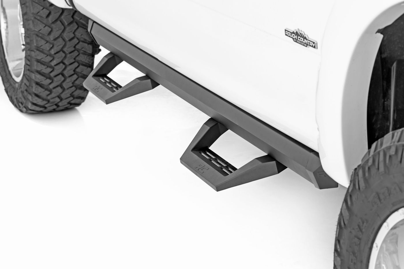 Rough Country SRX2 Adj Aluminum Step | Crew Cab | Ford F-150/Lightning/F-250/F-350/Raptor (15-26)