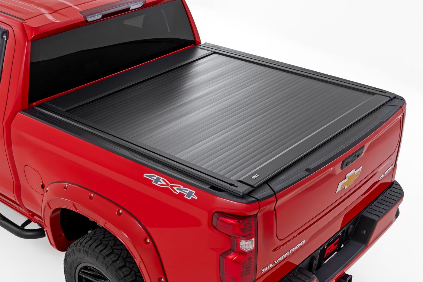 Rough Country Manual Retractable Bed Cover | 5'10" Bed | Chevy/GMC Sierra 1500 (19-26)/Silverado 1500 (19-26)