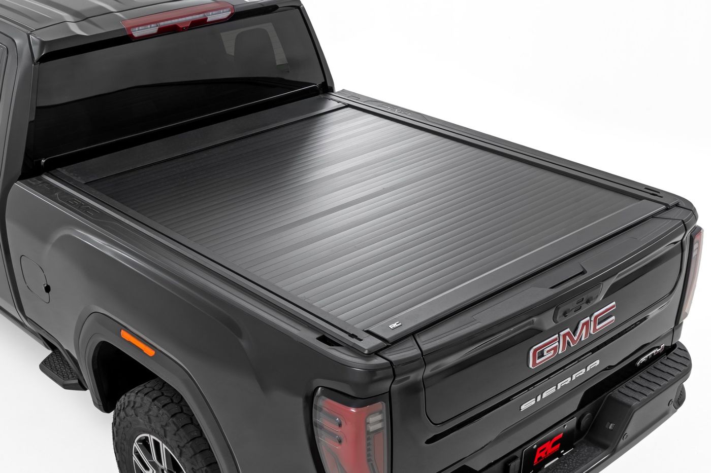 Rough Country Manual Retractable Bed Cover | 6'9" Bed | Chevy/GMC 2500HD/3500HD (20-26)