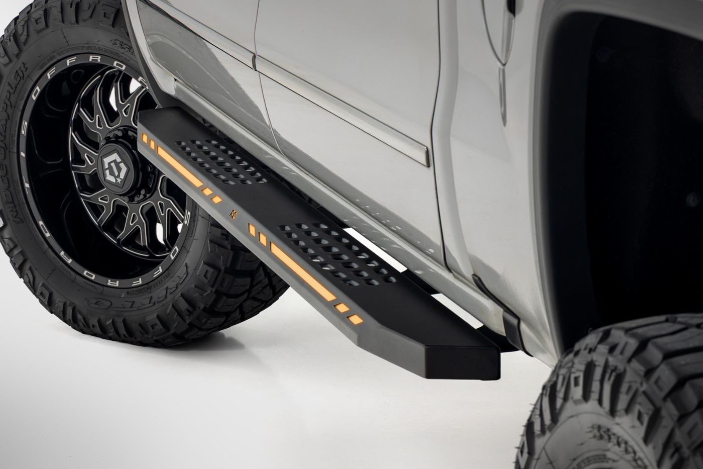 Rough Country AC2 Running Boards | Amber/White | Crew Cab | Chevy/GMC 1500 (07-18)