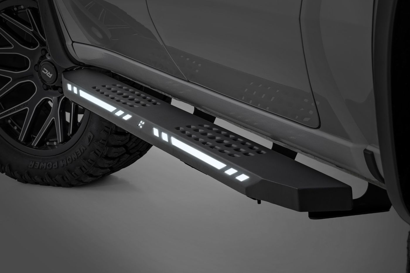 Rough Country AC2 Running Boards | Amber/White | Crew Cab | Chevy/GMC 1500/2500HD/3500HD (19-26)