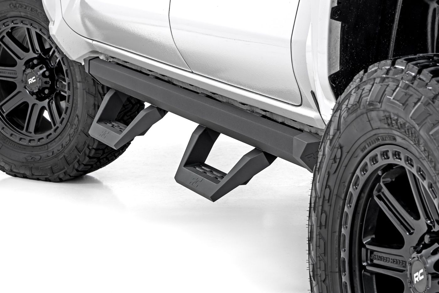 Rough Country SRX2 Adjustable Aluminum Steps | Double Cab | Toyota Tacoma 2WD/4WD (24-26)
