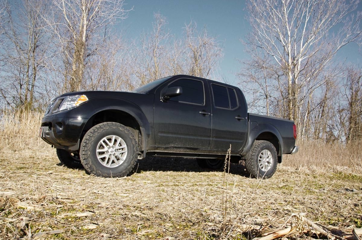 Rough Country 2.5 Inch Leveling Kit | Nissan Frontier (05-26)/Xterra (05-15)